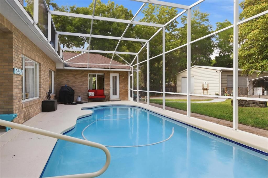 Activo con contrato: $639,900 (5 camas, 4 baños, 2726 Pies cuadrados)