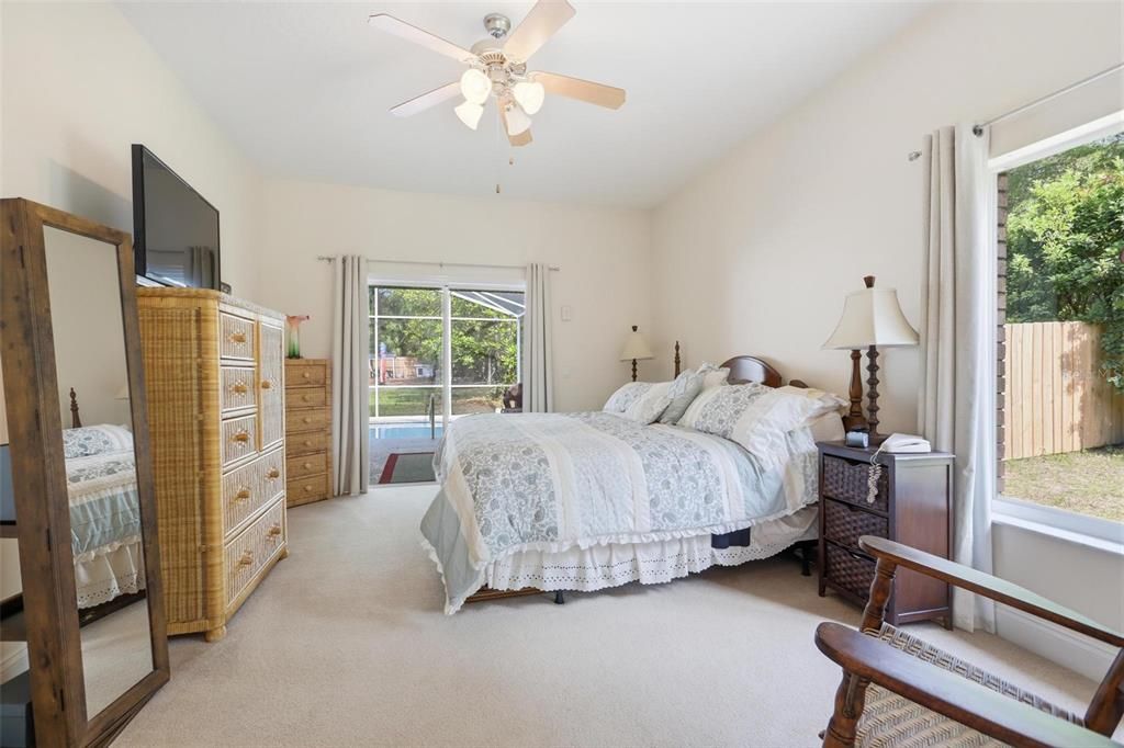 Activo con contrato: $639,900 (5 camas, 4 baños, 2726 Pies cuadrados)