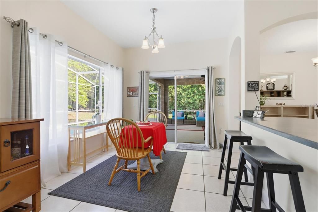 Activo con contrato: $639,900 (5 camas, 4 baños, 2726 Pies cuadrados)