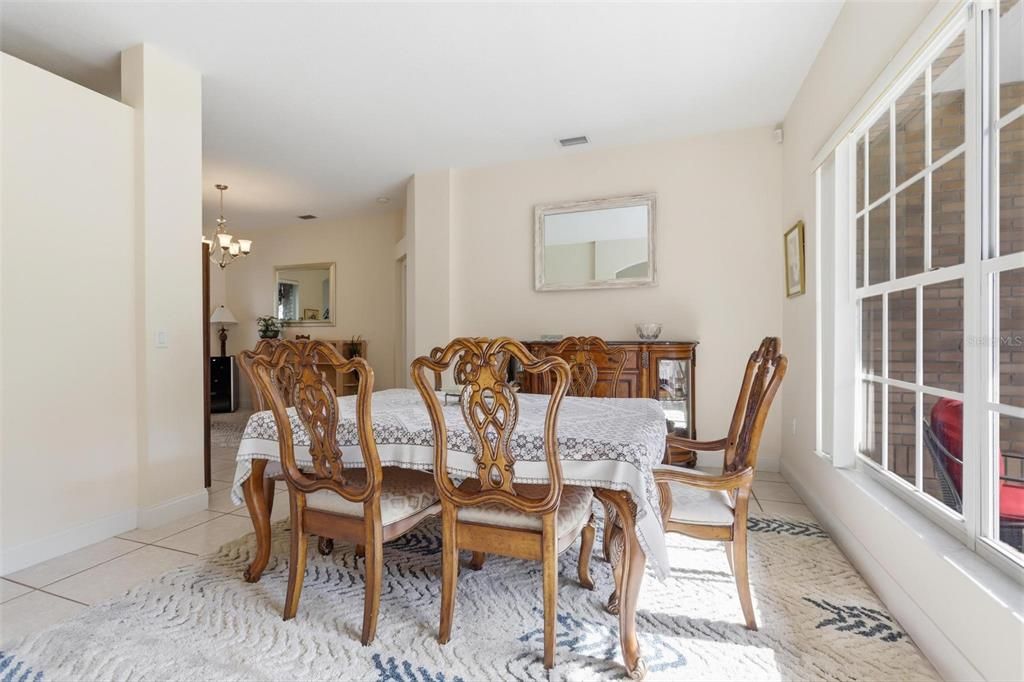 Activo con contrato: $639,900 (5 camas, 4 baños, 2726 Pies cuadrados)