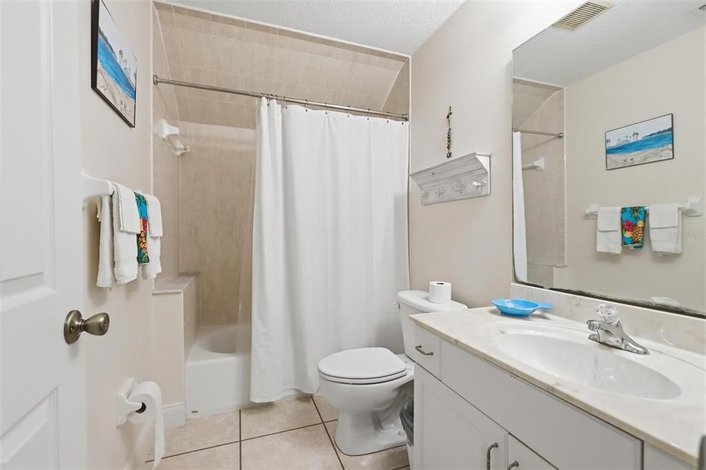 Activo con contrato: $639,900 (5 camas, 4 baños, 2726 Pies cuadrados)