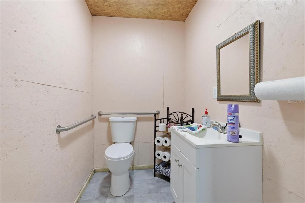 Activo con contrato: $639,900 (5 camas, 4 baños, 2726 Pies cuadrados)