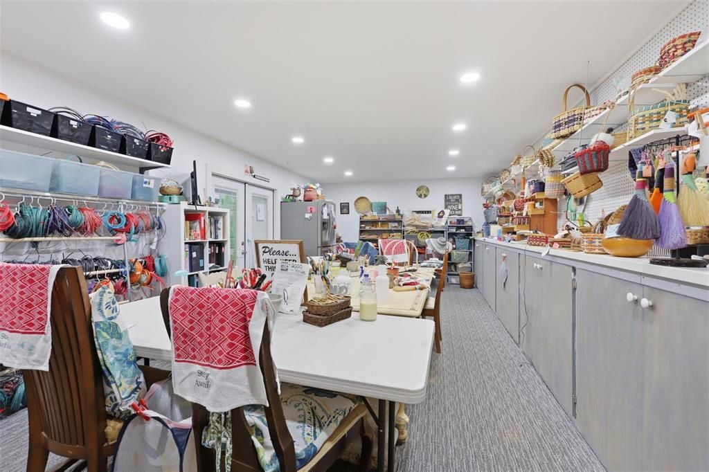 Activo con contrato: $639,900 (5 camas, 4 baños, 2726 Pies cuadrados)