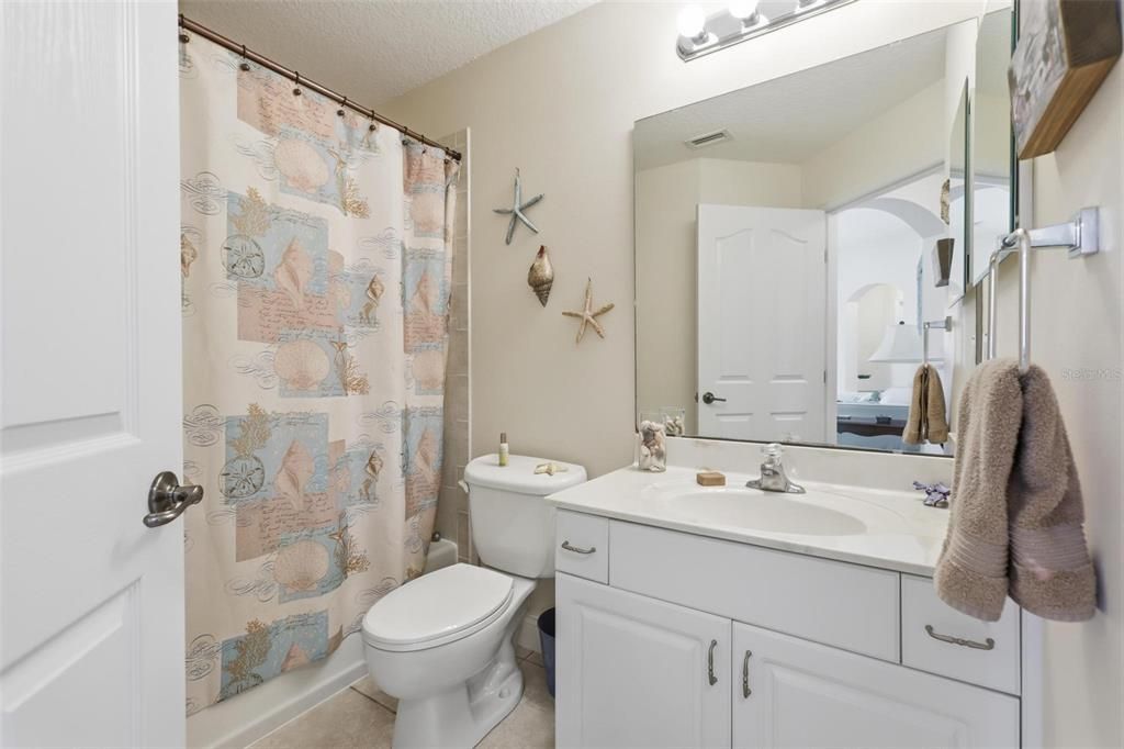 Activo con contrato: $639,900 (5 camas, 4 baños, 2726 Pies cuadrados)