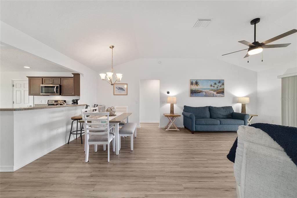 For Sale: $380,000 (3 beds, 2 baths, 1639 Square Feet)