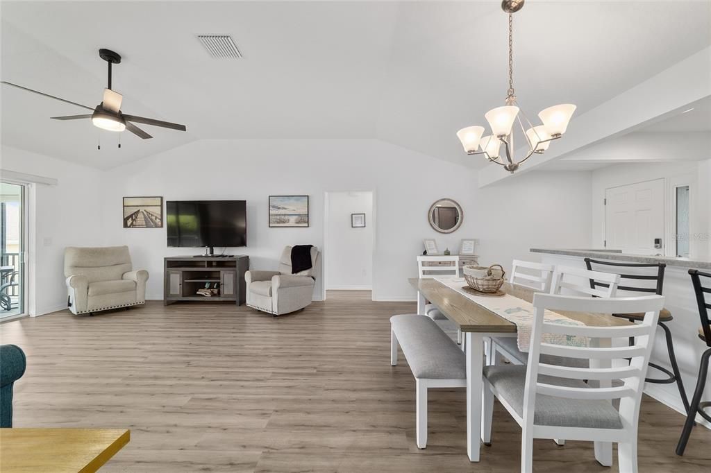 For Sale: $380,000 (3 beds, 2 baths, 1639 Square Feet)