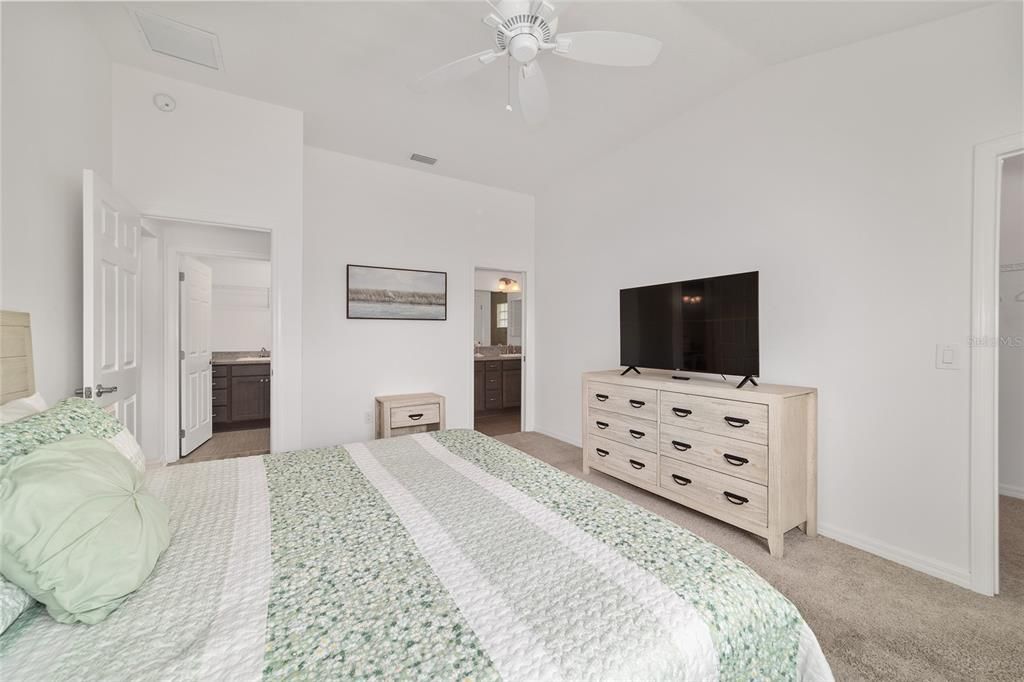 For Sale: $380,000 (3 beds, 2 baths, 1639 Square Feet)