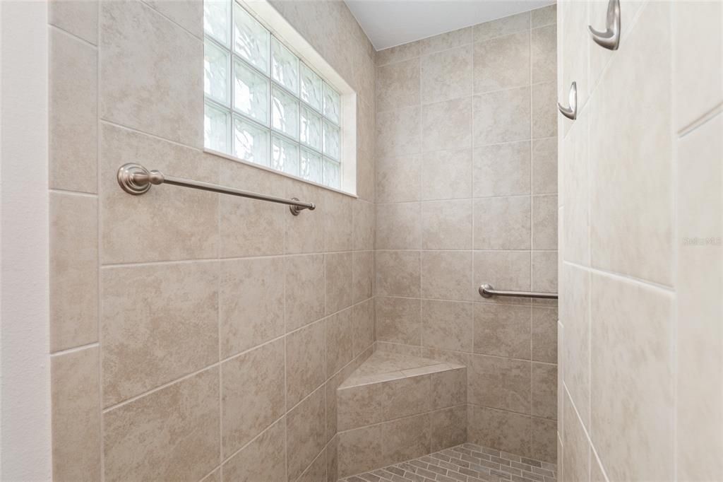 For Sale: $380,000 (3 beds, 2 baths, 1639 Square Feet)