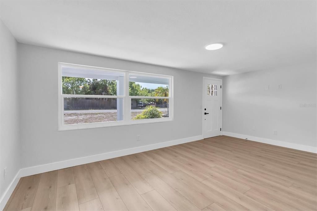 Activo con contrato: $389,000 (3 camas, 2 baños, 1550 Pies cuadrados)