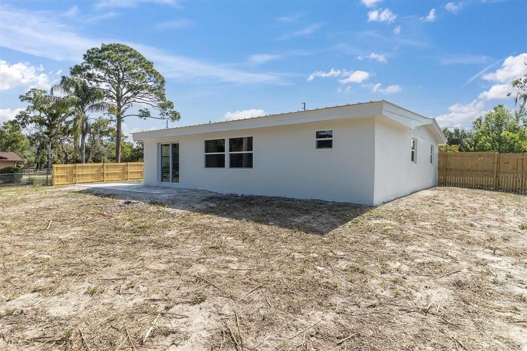 Activo con contrato: $389,000 (3 camas, 2 baños, 1550 Pies cuadrados)