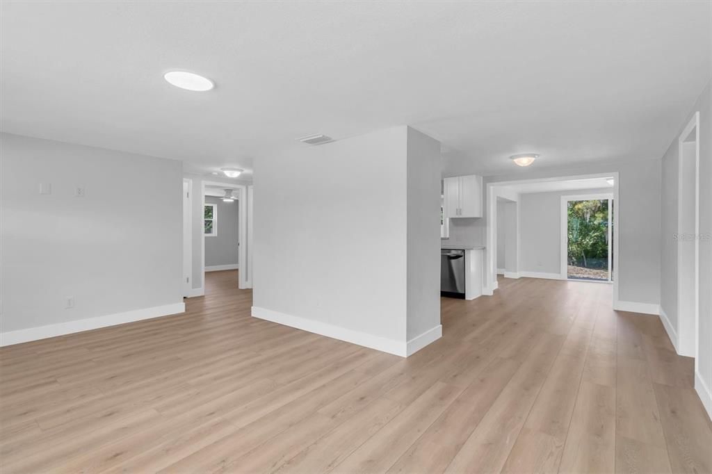 Activo con contrato: $389,000 (3 camas, 2 baños, 1550 Pies cuadrados)