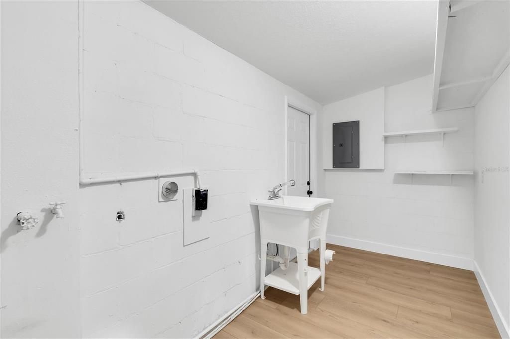 Activo con contrato: $389,000 (3 camas, 2 baños, 1550 Pies cuadrados)
