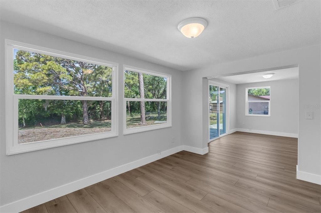 Activo con contrato: $389,000 (3 camas, 2 baños, 1550 Pies cuadrados)