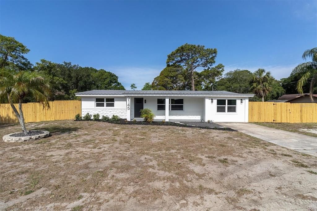 Activo con contrato: $389,000 (3 camas, 2 baños, 1550 Pies cuadrados)