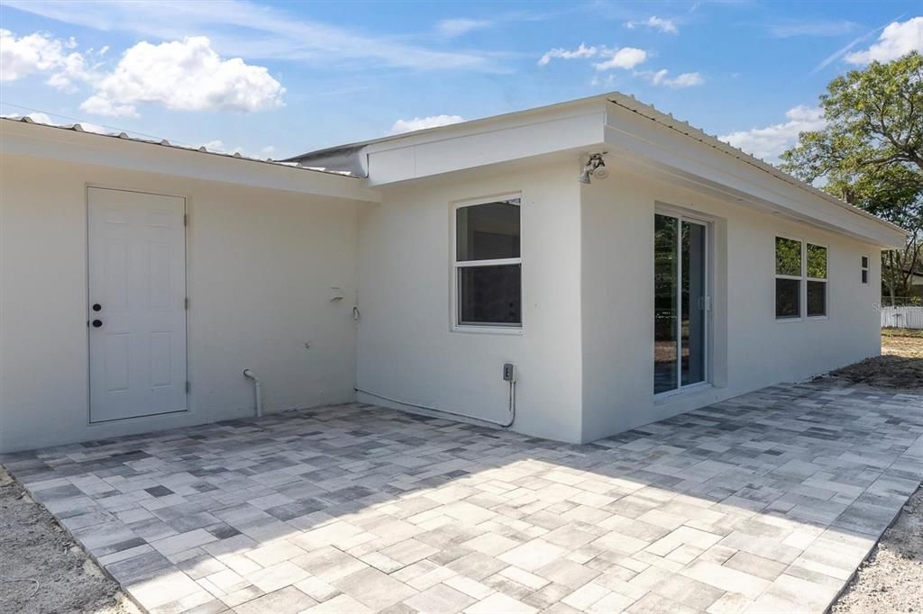 Activo con contrato: $389,000 (3 camas, 2 baños, 1550 Pies cuadrados)