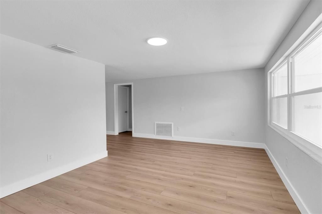 Activo con contrato: $389,000 (3 camas, 2 baños, 1550 Pies cuadrados)