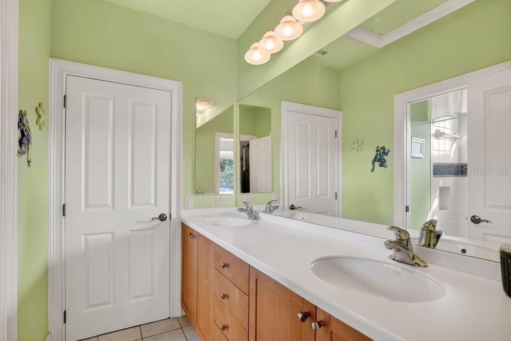 For Sale: $810,000 (4 beds, 4 baths, 3653 Square Feet)