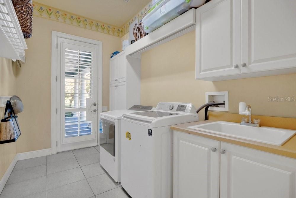 For Sale: $810,000 (4 beds, 4 baths, 3653 Square Feet)