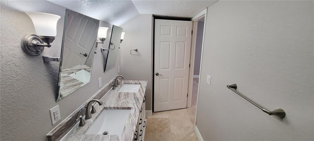 Active With Contract: $319,900 (3 beds, 3 baths, 1553 Square Feet)