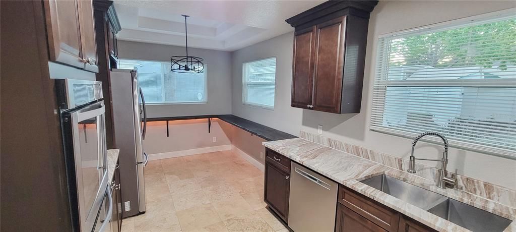 Active With Contract: $319,900 (3 beds, 3 baths, 1553 Square Feet)