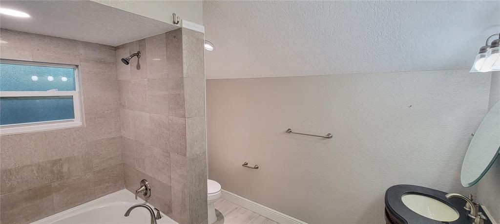 Active With Contract: $319,900 (3 beds, 3 baths, 1553 Square Feet)