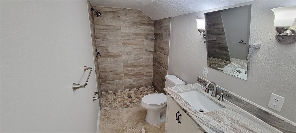 Active With Contract: $319,900 (3 beds, 3 baths, 1553 Square Feet)
