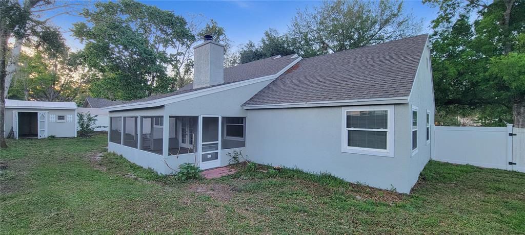 Active With Contract: $319,900 (3 beds, 3 baths, 1553 Square Feet)