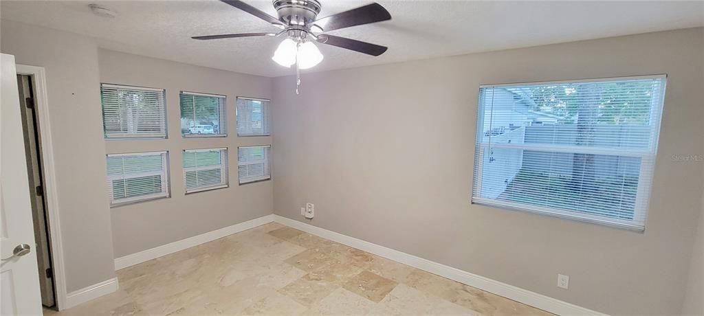 Active With Contract: $319,900 (3 beds, 3 baths, 1553 Square Feet)