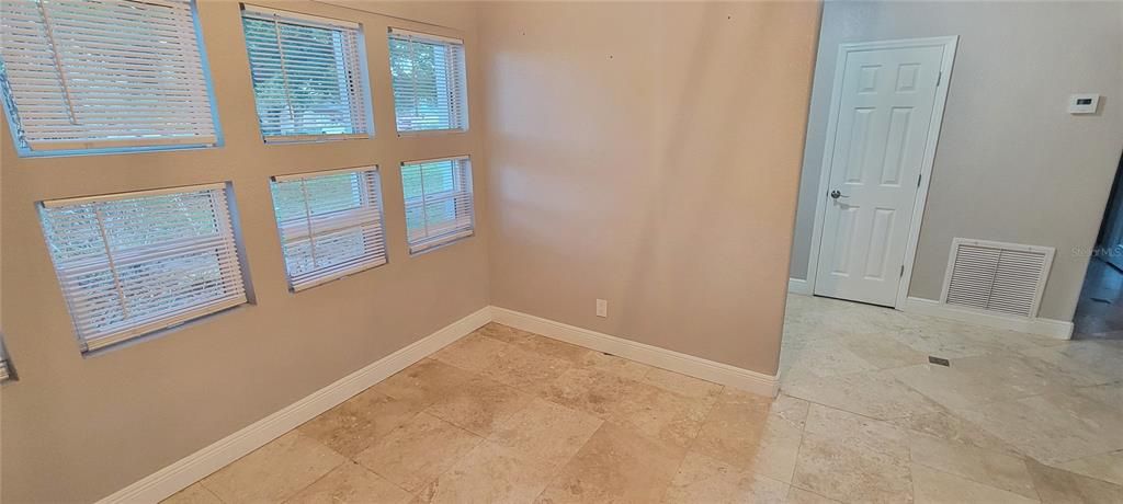 Active With Contract: $319,900 (3 beds, 3 baths, 1553 Square Feet)