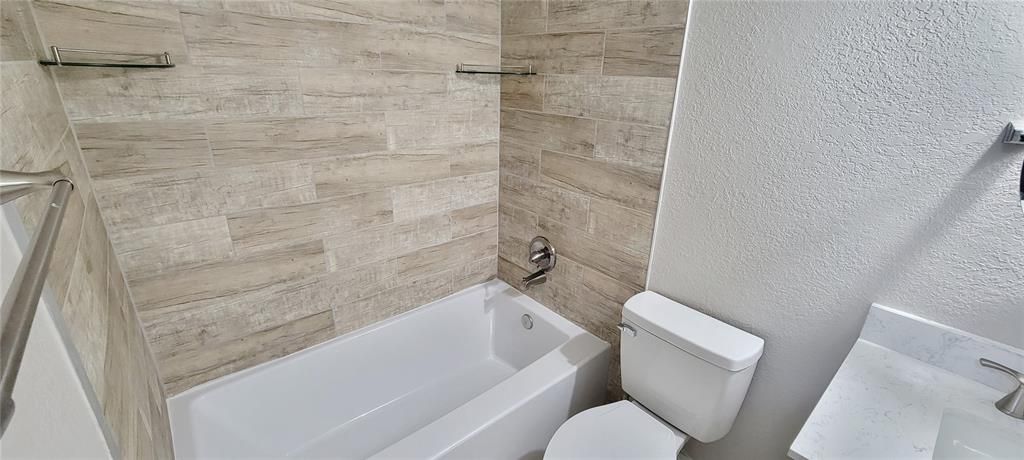 Active With Contract: $319,900 (3 beds, 3 baths, 1553 Square Feet)