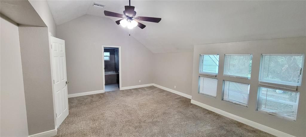 Active With Contract: $319,900 (3 beds, 3 baths, 1553 Square Feet)