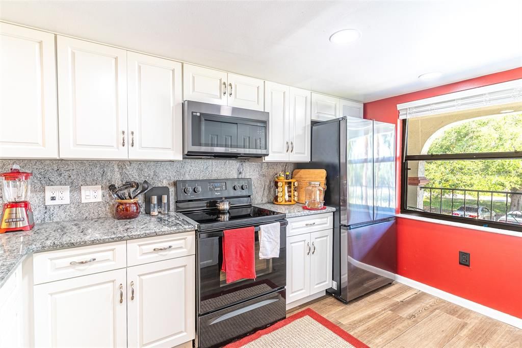 For Sale: $170,000 (2 beds, 2 baths, 1276 Square Feet)