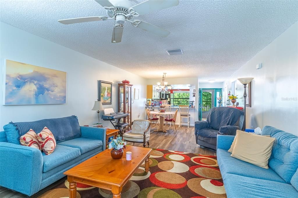 For Sale: $170,000 (2 beds, 2 baths, 1276 Square Feet)