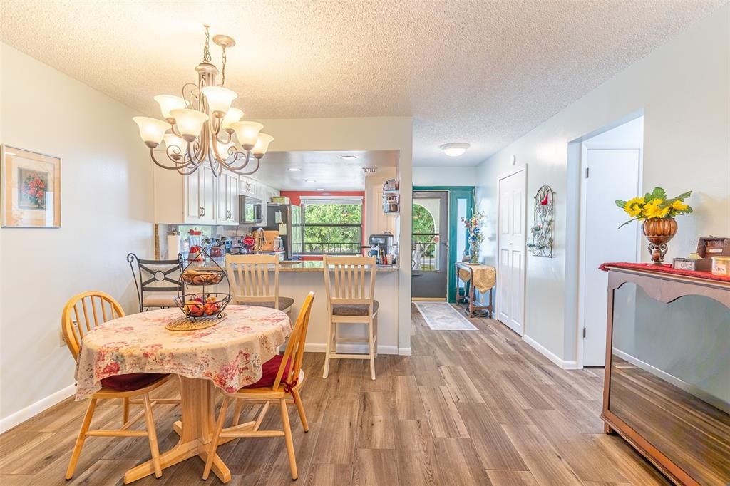 For Sale: $170,000 (2 beds, 2 baths, 1276 Square Feet)