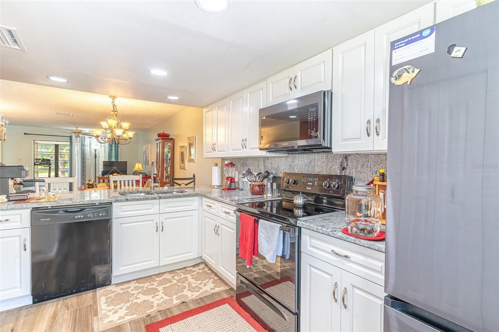 For Sale: $170,000 (2 beds, 2 baths, 1276 Square Feet)