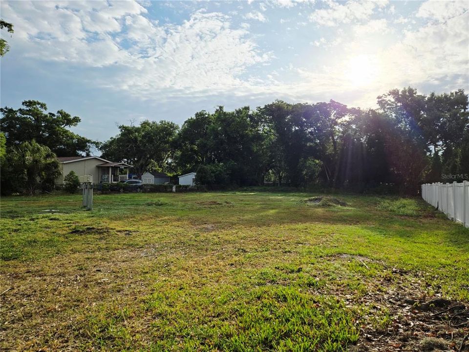 На продажу: $310,000 (0.23 acres)
