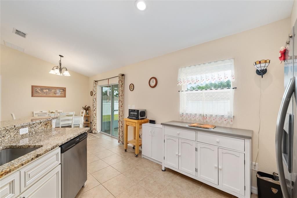 Activo con contrato: $239,900 (3 camas, 2 baños, 1293 Pies cuadrados)