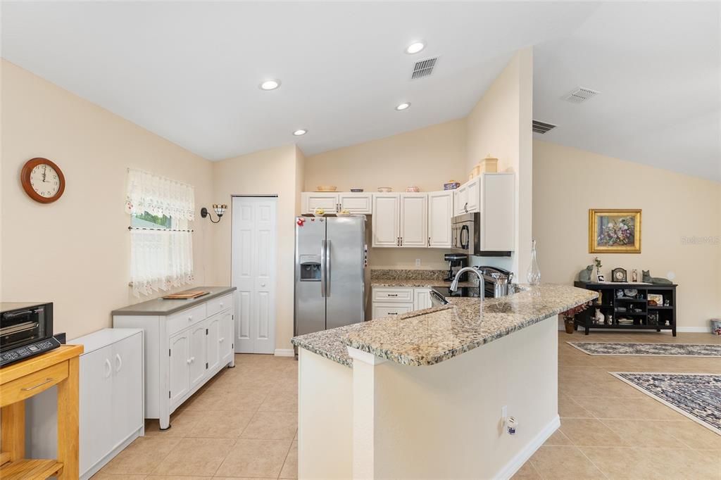 Activo con contrato: $239,900 (3 camas, 2 baños, 1293 Pies cuadrados)