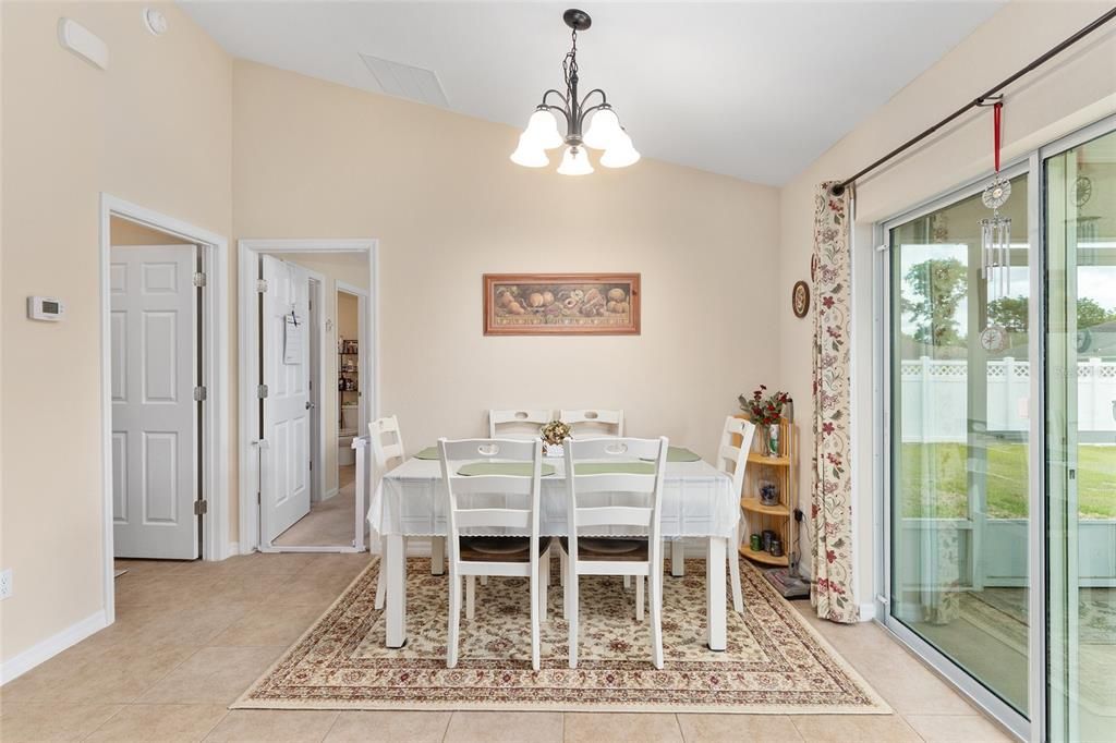 Activo con contrato: $239,900 (3 camas, 2 baños, 1293 Pies cuadrados)