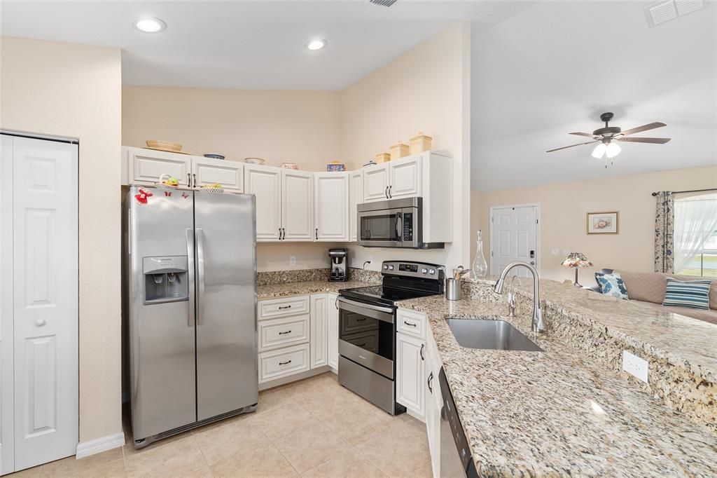 Activo con contrato: $239,900 (3 camas, 2 baños, 1293 Pies cuadrados)