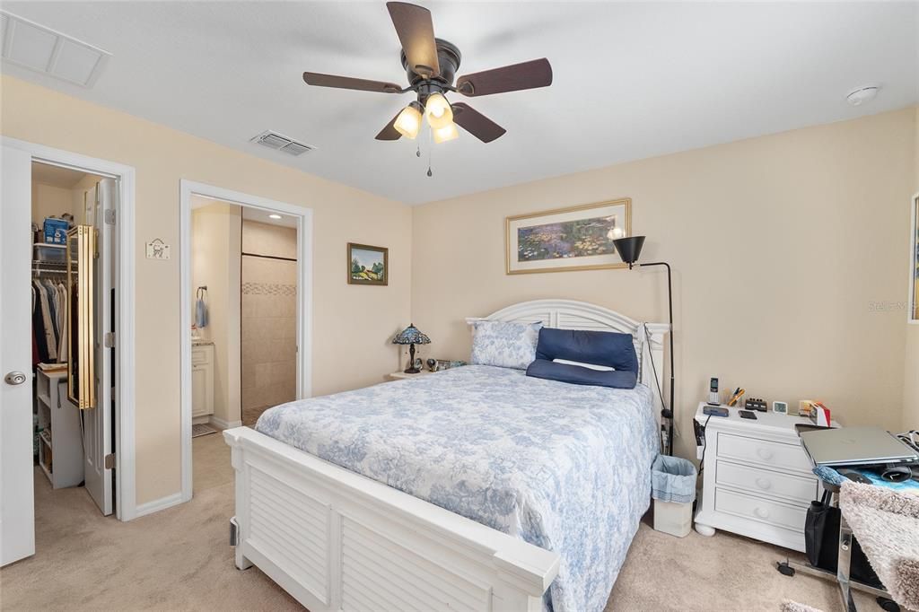 Activo con contrato: $239,900 (3 camas, 2 baños, 1293 Pies cuadrados)