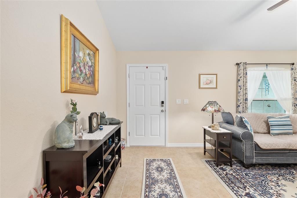 Activo con contrato: $239,900 (3 camas, 2 baños, 1293 Pies cuadrados)