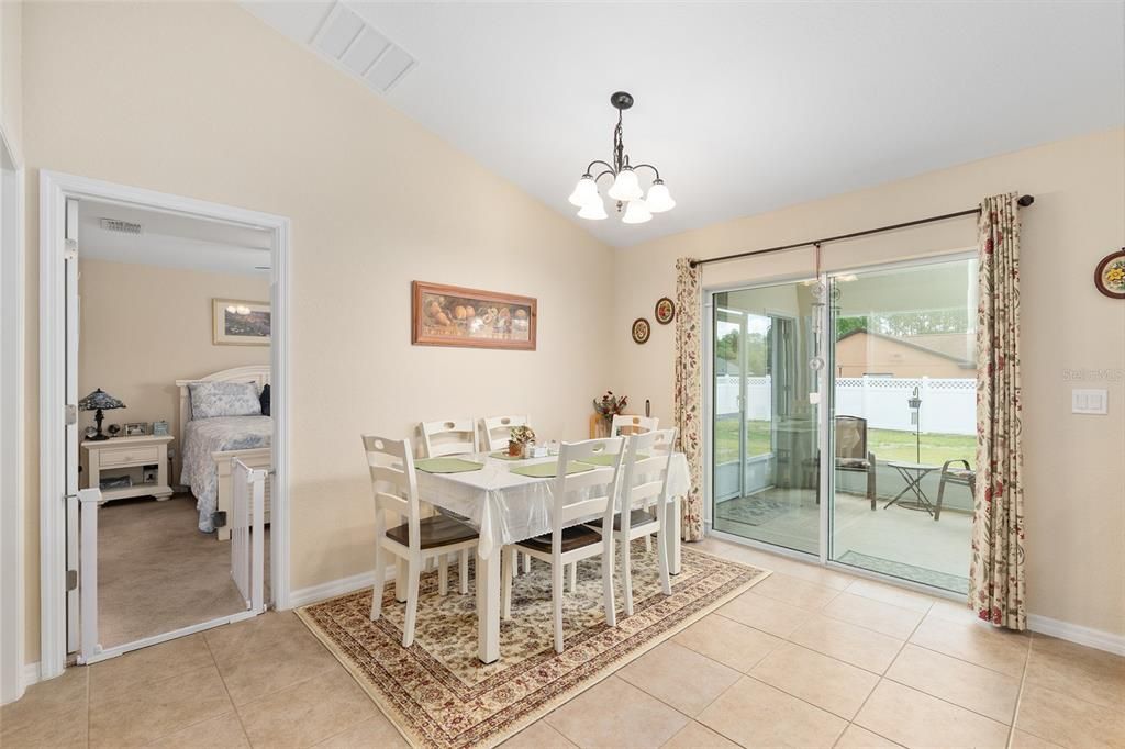 Activo con contrato: $239,900 (3 camas, 2 baños, 1293 Pies cuadrados)