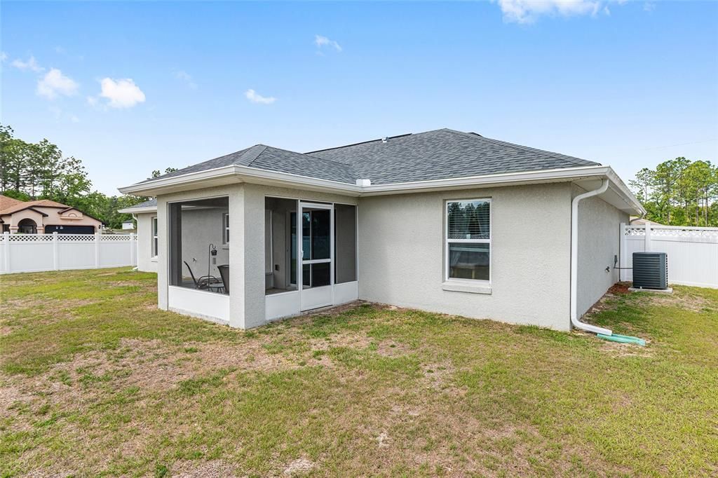 Activo con contrato: $239,900 (3 camas, 2 baños, 1293 Pies cuadrados)