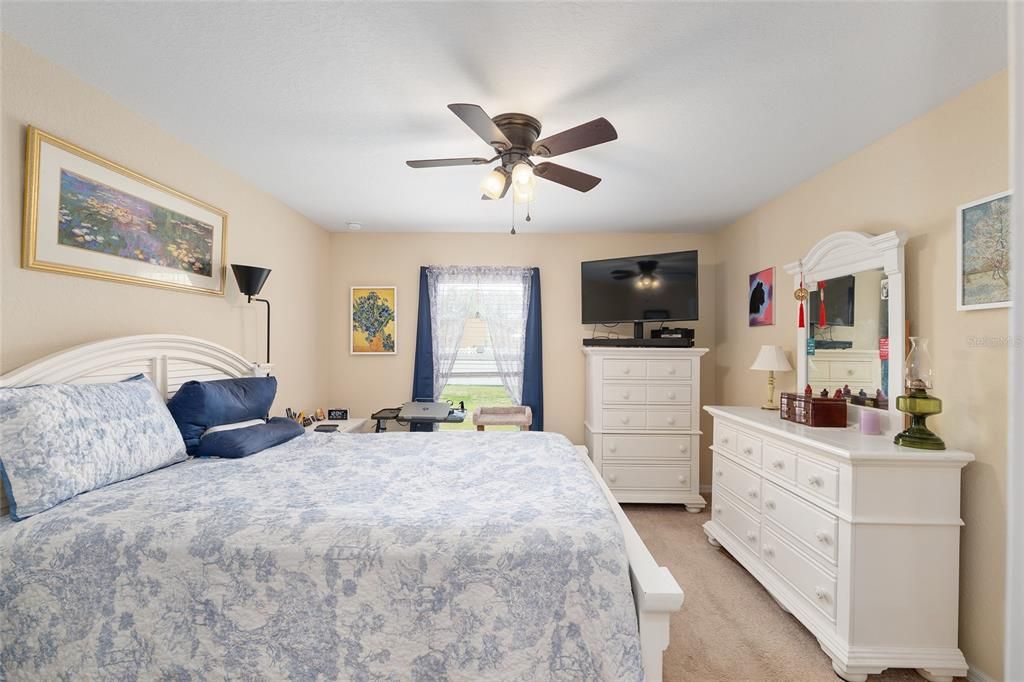 Activo con contrato: $239,900 (3 camas, 2 baños, 1293 Pies cuadrados)