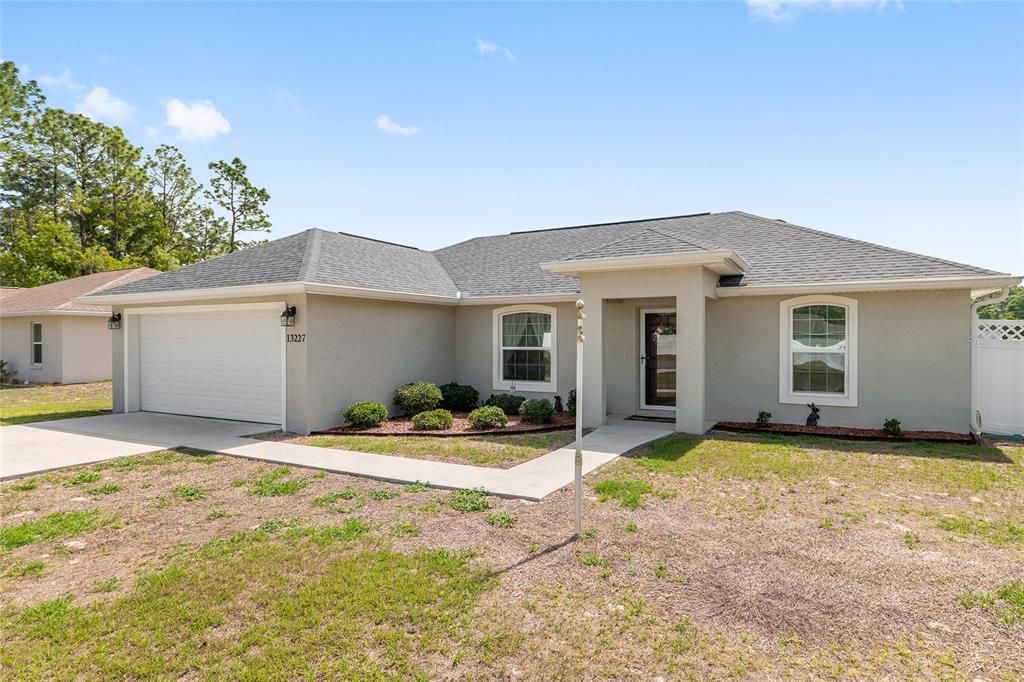 Activo con contrato: $239,900 (3 camas, 2 baños, 1293 Pies cuadrados)
