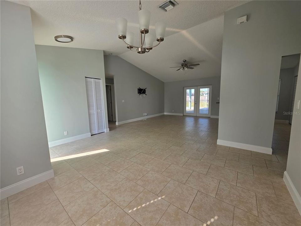 Active With Contract: $414,900 (3 beds, 2 baths, 1429 Square Feet)