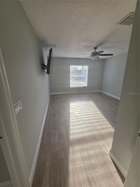 Active With Contract: $414,900 (3 beds, 2 baths, 1429 Square Feet)
