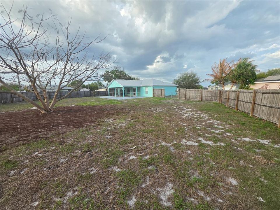 Active With Contract: $414,900 (3 beds, 2 baths, 1429 Square Feet)