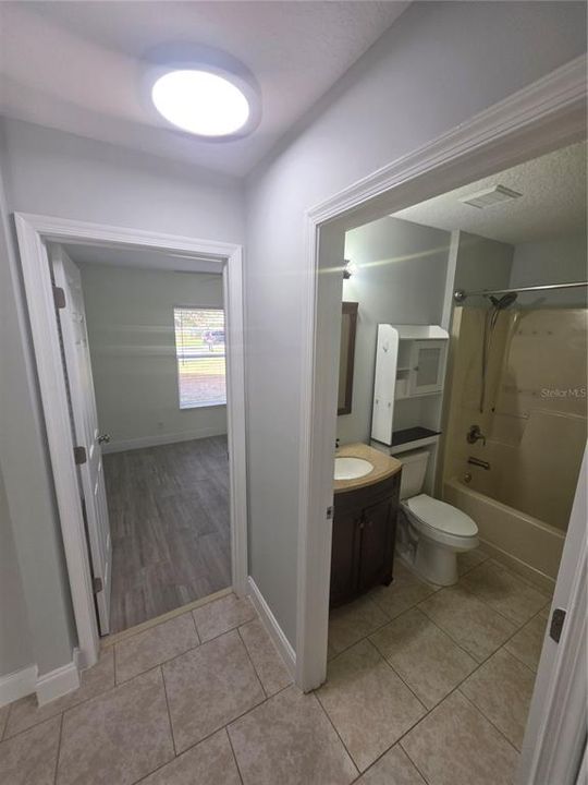 Active With Contract: $414,900 (3 beds, 2 baths, 1429 Square Feet)